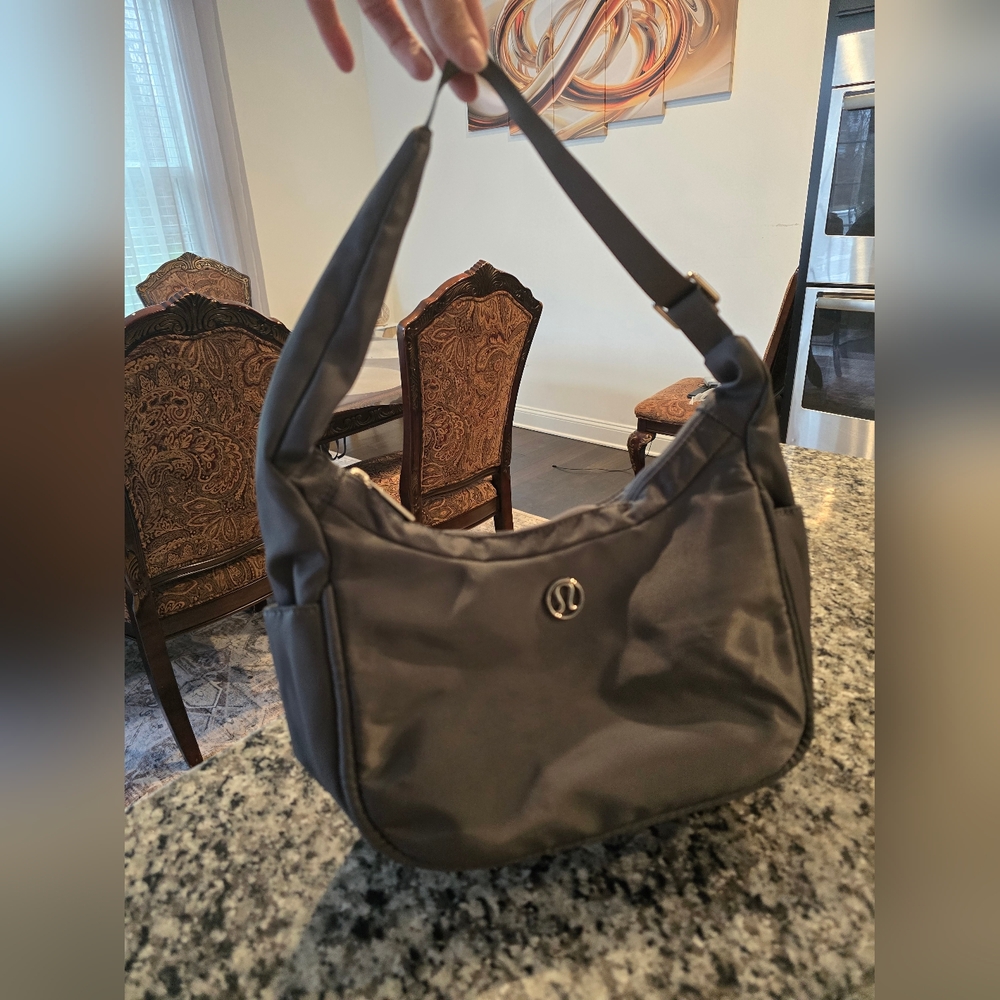 NEW Lululemon City Essential shoulder bag 4L Olive green